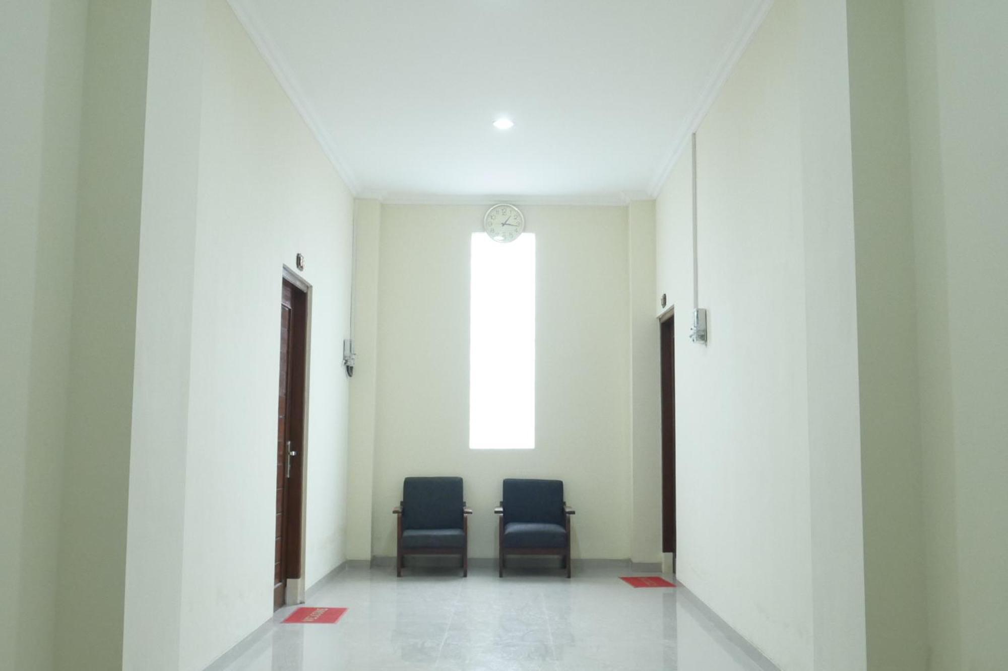 Reddoorz Near Paragon Mall 2 Hotel