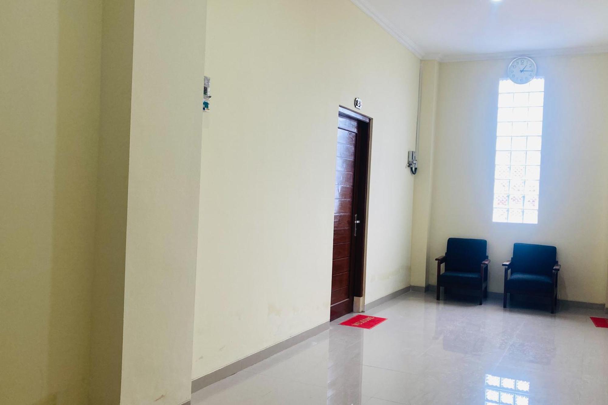 Reddoorz Near Paragon Mall 2 2*